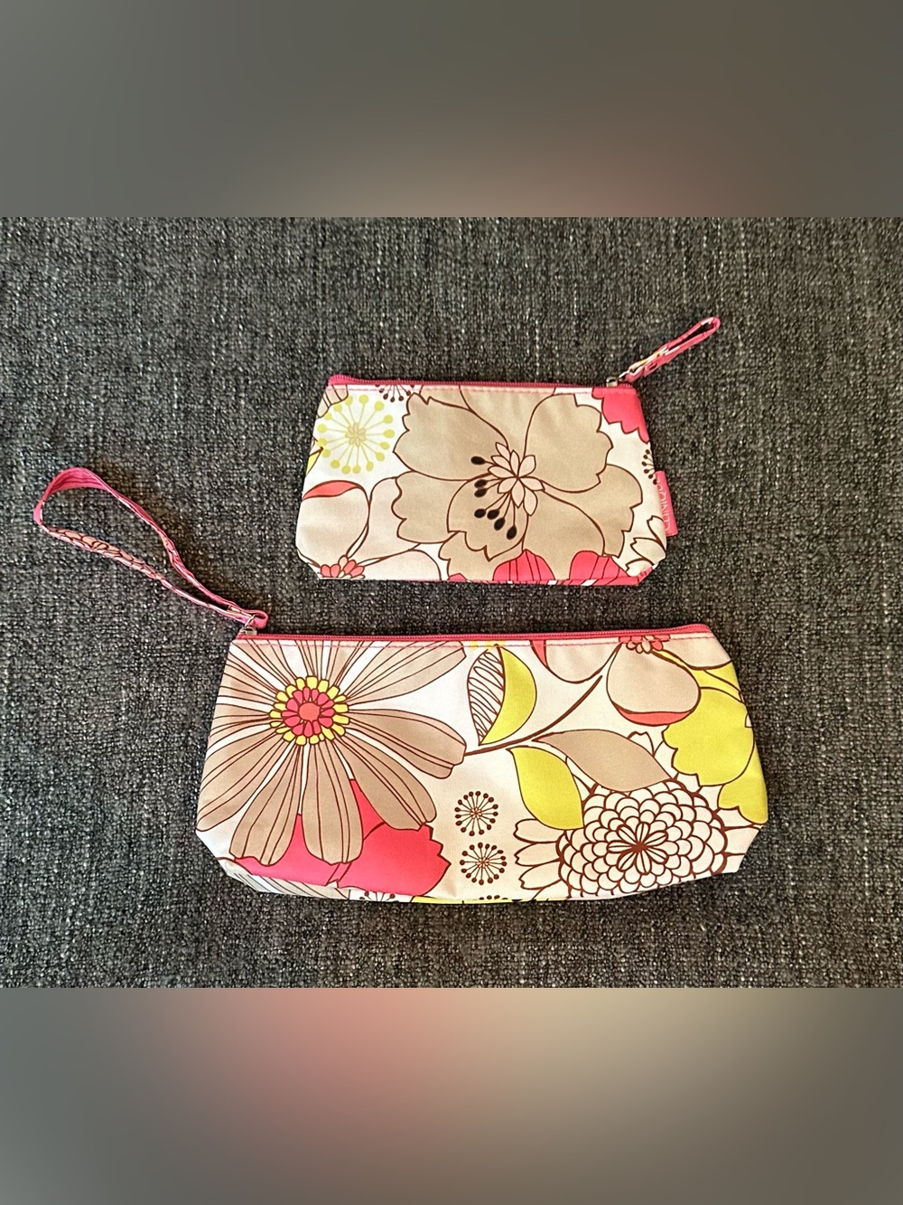 Clinique • set of two toiletry bags • travel • zippered